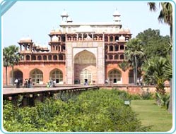 Garden of Akbar's Tomb Sikandra